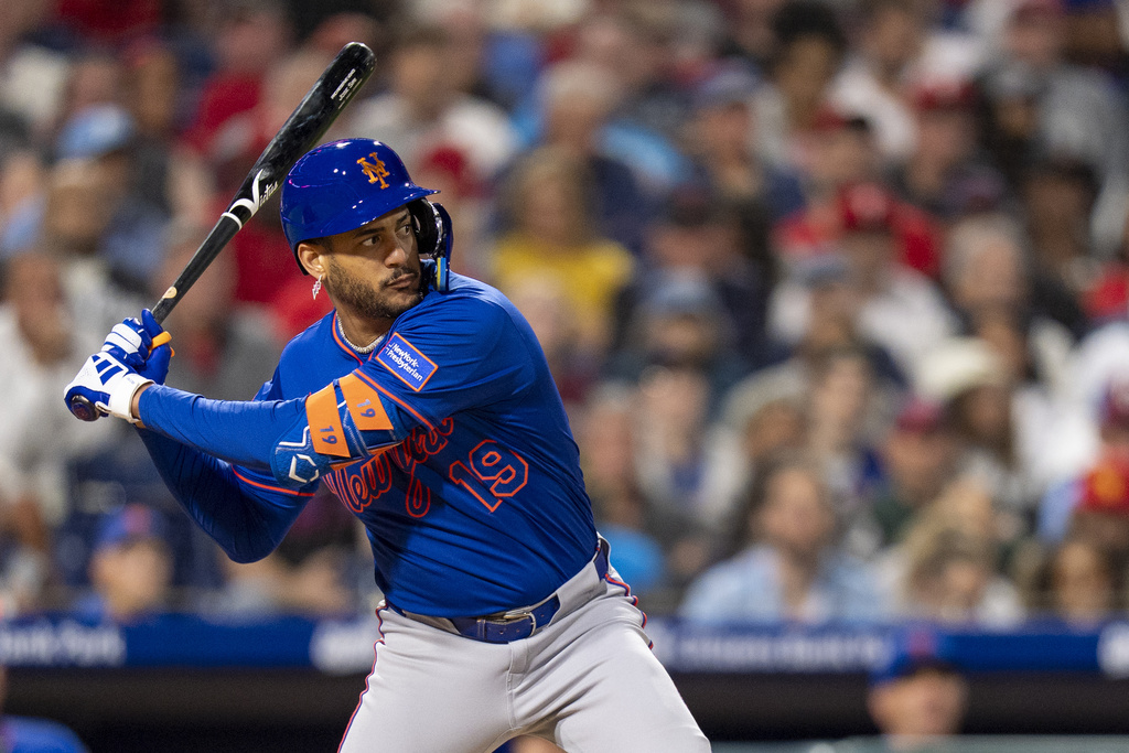 New York Mets' Jose Siri looks on while at bat during the fifth inning of a baseball game against the Philadelphia Phillies, Tuesday, Sep. 9, 2025, in Philadelphia. (AP Photo/Chris Szagola)