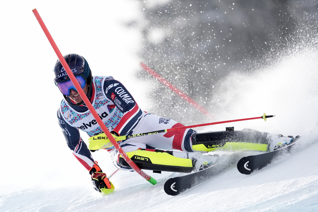 France's Paco Rassat speeds down the course during an alpine ski, men's World Cup slalom, in Adelboden, Switzerland, Sunday, Jan. 11, 2026. (AP Photo/Giovanni Zenoni)
