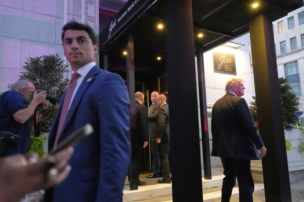 President Donald Trump enters a restaurant near the White House, Tuesday, Sept. 9, 2025, in Washington, to have dinner. (AP Photo/Alex Brandon)