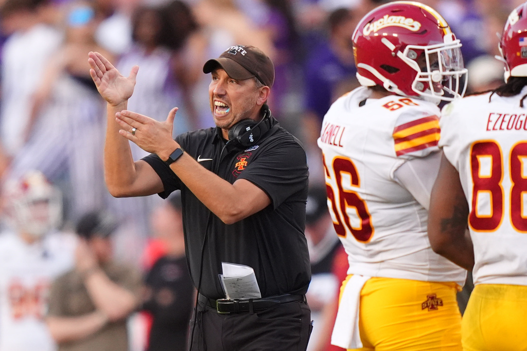Iowa State head coach Matt Campbell, left, yells from the sidelines during the second half of an NCAA college football game against TCU, Saturday, Nov. 8, 2025, in Fort Worth, Texas. (AP Photo/LM Otero)