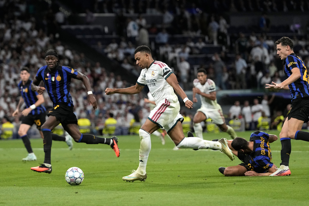 Real Madrid's Kylian Mbappe runs with ball during a Champions League soccer match between Real Madrid and Inter Milan in Madrid, Spain, Tuesday, Sept. 8, 2026. (AP Photo/Bernat Armangue)