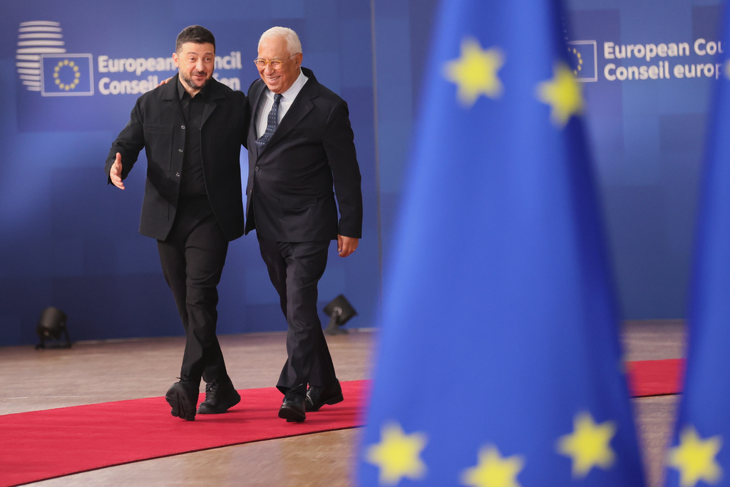 Ukraine's President Volodymyr Zelenskyy, left, and European Council President Antonio Costa arrive for an EU Summit at the European Council building in Brussels, Thursday, Oct. 23, 2025. (AP Photo/Francois Walschaerts)