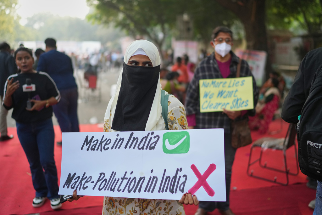 People participate in a protest against lack of action to control air pollution in New Delhi, India, Tuesday, Nov. 18, 2025. (AP Photo/Manish Swarup)