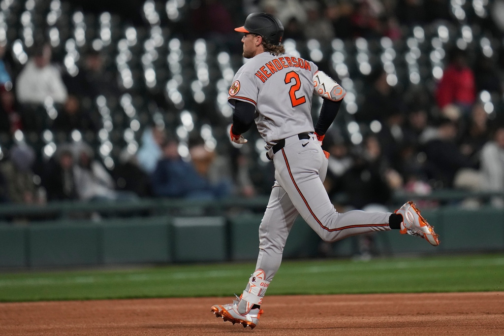 Baltimore Orioles' Gunnar Henderson runs the bases after hitting a home run during the sixth inning of a baseball game against the Chicago White Sox, Monday, April 6, 2026, in Chicago. (AP Photo/Erin Hooley)