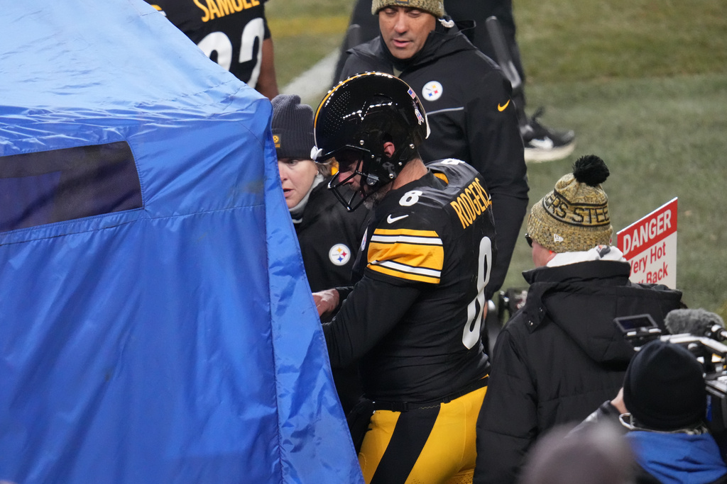 Pittsburgh Steelers quarterback Aaron Rodgers (8) walks to the sideline to be check out for injury during the second half of an NFL football game against the Buffalo Bills Sunday, Nov. 30, 2025, in Pittsburgh. (AP Photo/Gene J. Puskar)