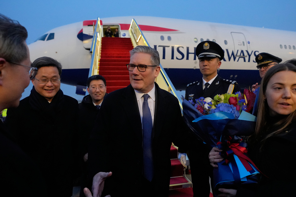 Britain's Prime Minister Keir Starmer is welcomed upon his arrival at an airport in Beijing, China, Wednesday, Jan. 28, 2026. (AP Photo/Kin Cheung, Pool)