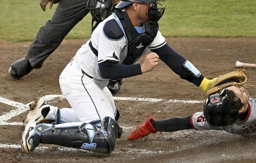 Cleveland Guardians' Steven Kwan, right, is tagged out at home by Tampa Bay Rays catcher Nick Fortes, left, during the third inning of a baseball game Sunday, Sept. 7, 2025, in Tampa, Fla. (AP Photo/Jason Behnken)