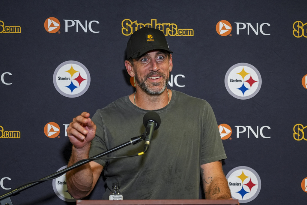 Pittsburgh Steelers quarterback Aaron Rodgers talks to reporters following an NFL football game against the New York Jets Sunday, Sept. 7, 2025, in East Rutherford, N.J. (AP Photo/Matt Slocum)