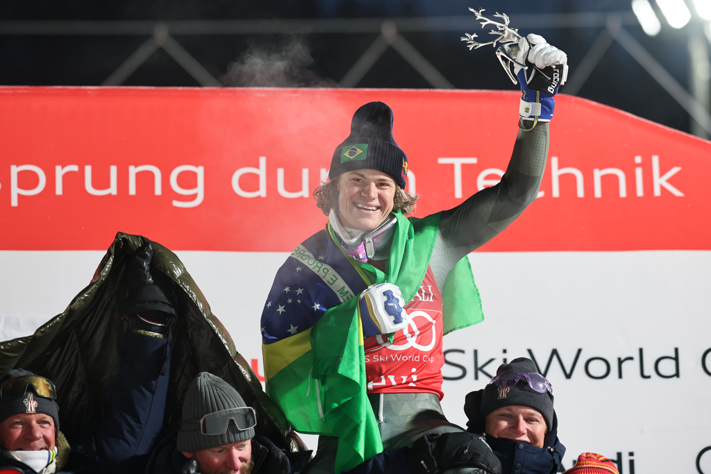 Brazil's Lucas Pinheiro Braathen celebrates with the Brazilian team after winning an alpine ski, men's World Cup slalom, in Levi, Finland, Sunday, Nov. 16, 2025. (AP Photo/Marco Trovati)