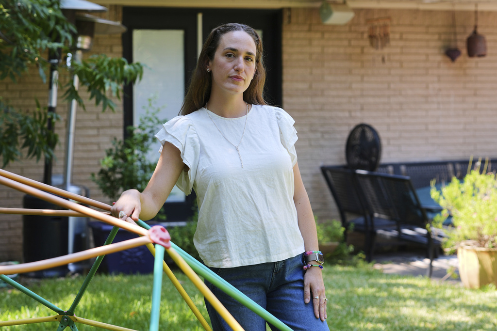 Angela Juergens poses for a photo at her home, Monday, Aug. 25, 2025, in Dallas. (AP Photo/Tony Gutierrez)
