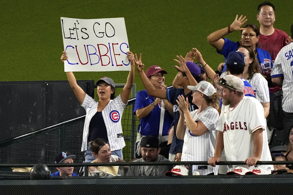 Fans cheer after Chicago Cubs' Kyle Tucker hit a three-run home run during the sixth inning of a baseball game against the Los Angeles Angels, Saturday, Aug. 23, 2025, in Anaheim, Calif. (AP Photo/Mark J. Terrill)