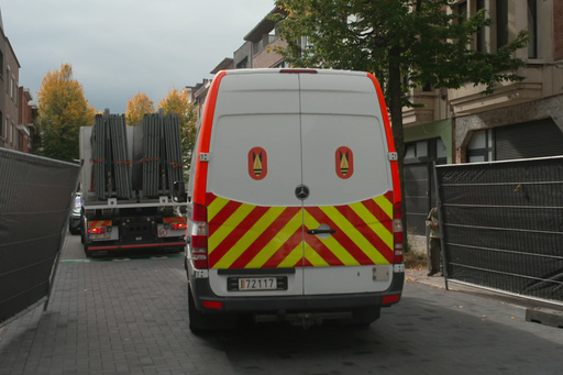 In this image taken from video provided by VTM, a bomb disposal truck is parked near a police cordon during an investigation in Antwerp, Belgium, Thursday, Oct. 9, 2025. (VTM via AP) In this image taken from video provided by VTM, a bomb disposal truck is parked near a police cordon during an investigation in Antwerp, Belgium, Thursday, Oct. 9, 2025. (VTM via AP)