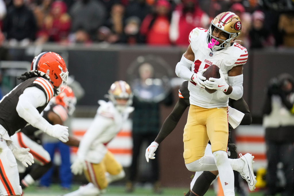 San Francisco 49ers wide receiver Jauan Jennings, right, catches a touchdown pass against the Cleveland Browns during the second half of an NFL football game, Sunday, Nov. 30, 2025, in Cleveland. (AP Photo/Sue Ogrocki)
