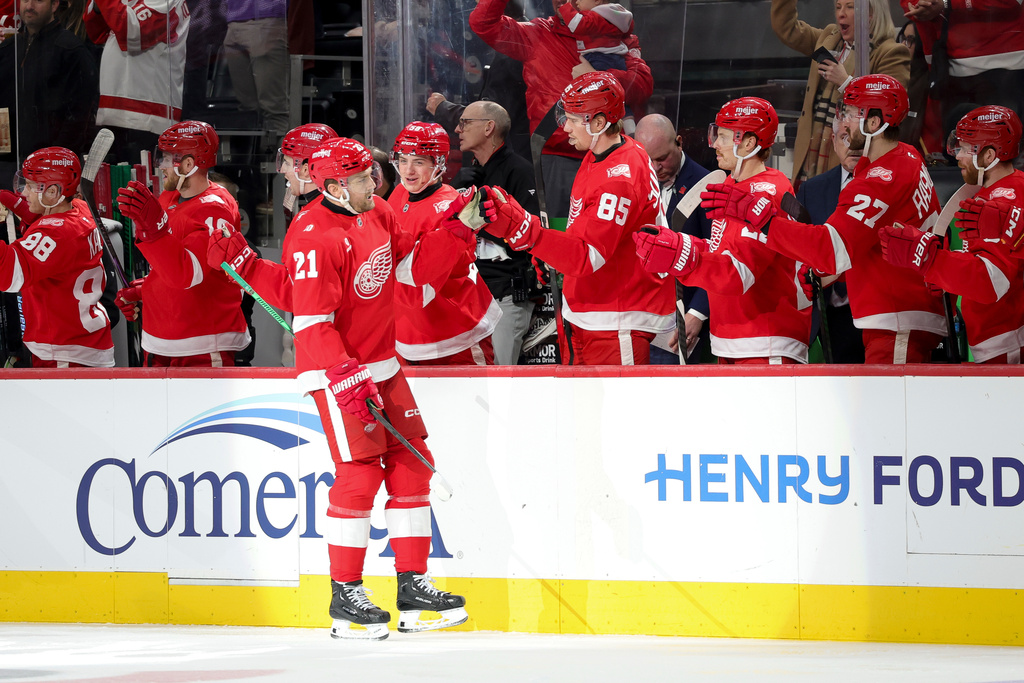Detroit Red Wings left wing James van Riemsdyk (21) celebrates with the bench after scoring during the first period of an NHL hockey game against the Carolina Hurricanes, Monday, Jan. 12, 2026, in Detroit. (AP Photo/Ryan Sun)