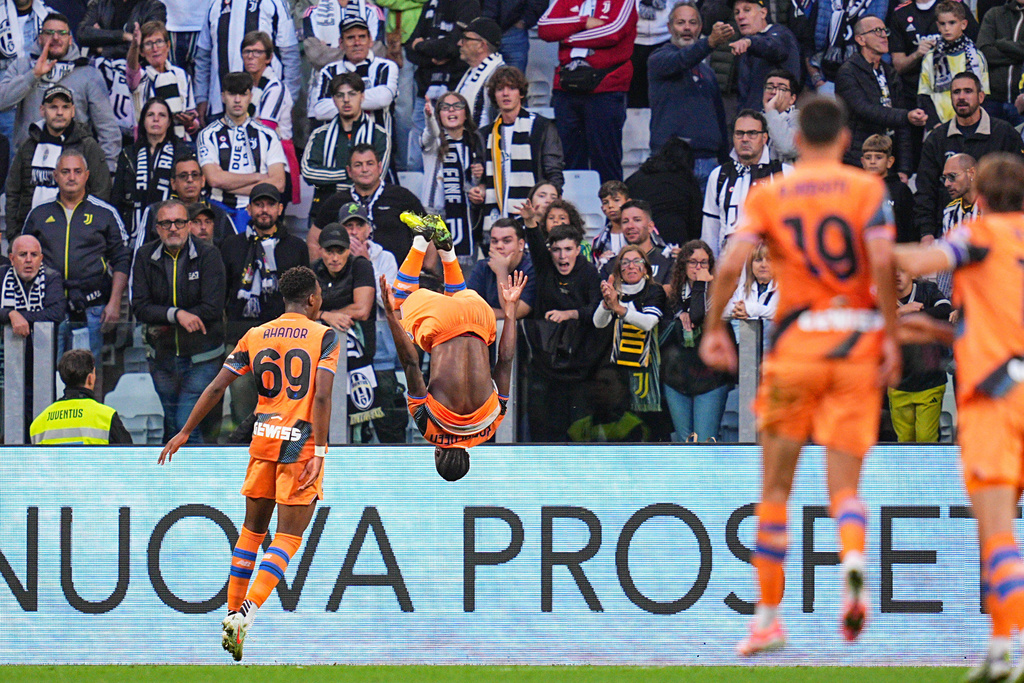 Atalanta's Kamaldeen Sulemana celebrates after scoring, during the Serie A soccer match between Juventus and Atalanta at the Allianz Stadium in Turin, north west Italy, Saturday, Sept. 27, 2025. (Marco Alpozzi/LaPresse via AP)