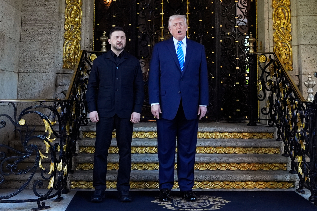 President Donald Trump greets Ukraine's President Volodymyr Zelenskyy at his Mar-a-Lago club, Sunday, Dec. 28, 2025, in Palm Beach, Fla. (AP Photo/Alex Brandon)