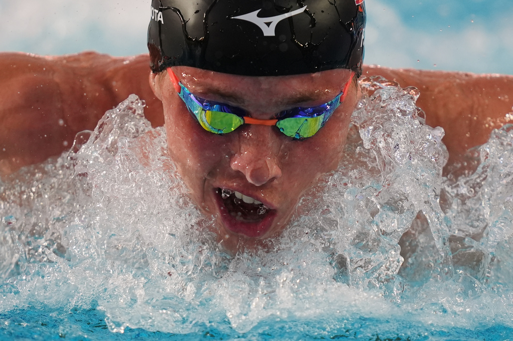 Carson Foster, of the United States, competes in the 400 meters individual medley at the Pan Pacific Swimming Championships Thursday, Aug. 13, 2026 in Irvine, Calif. (AP Photo/Gregory Bull)