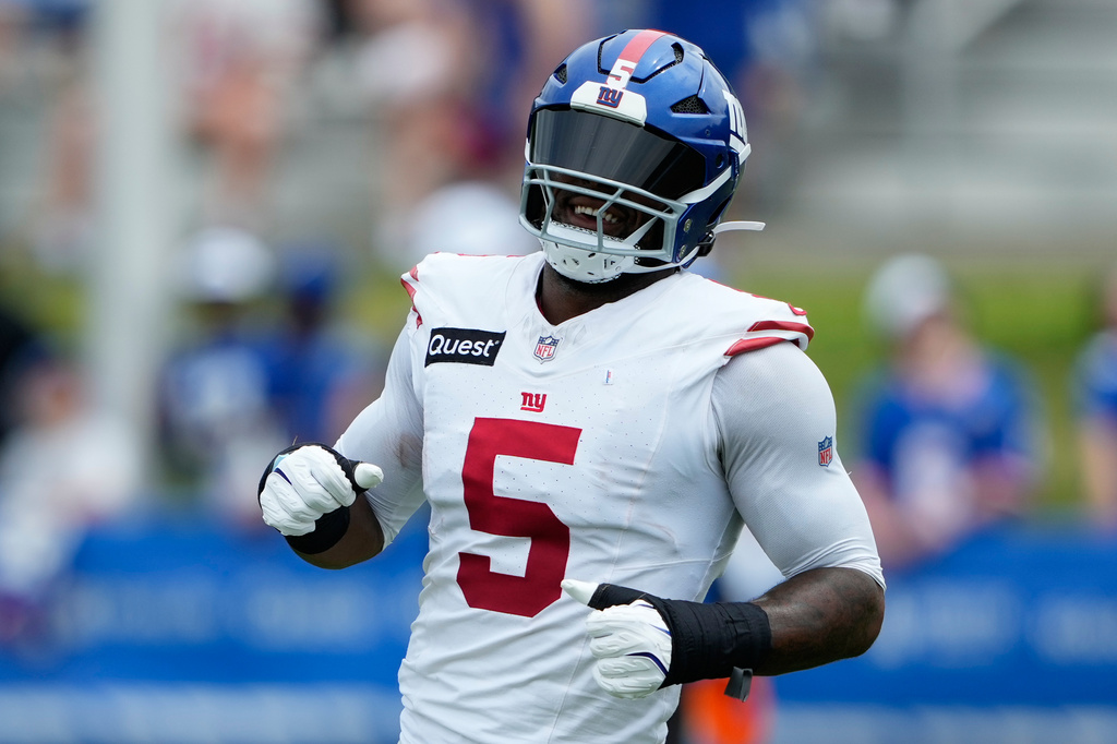 New York Giants' Kayvon Thibodeaux practices during an NFL football training camp, Saturday, Aug. 1, 2026, in White Sulphur Springs, W.Va. (AP Photo/Chris Carlson)