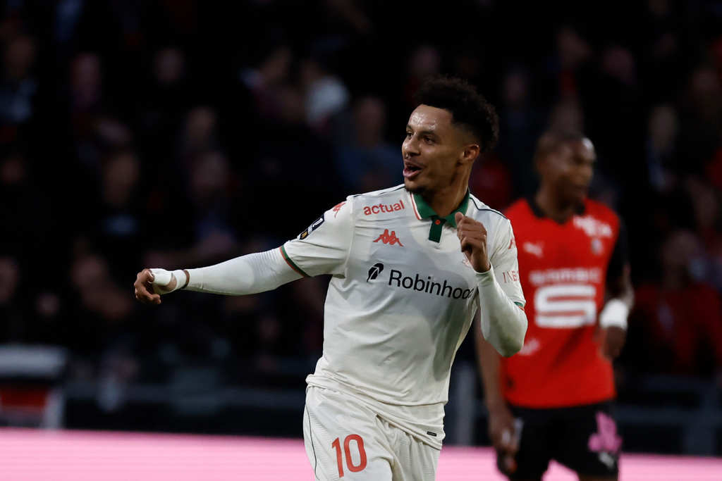 Nice's Sofiane Diop celebrates after scoring his side's first goal during the French League One soccer match between Rennes and Nice, Sunday Oct. 26, 2025 in Rennes, western France. (AP Photo/Jeremias Gonzalez)
