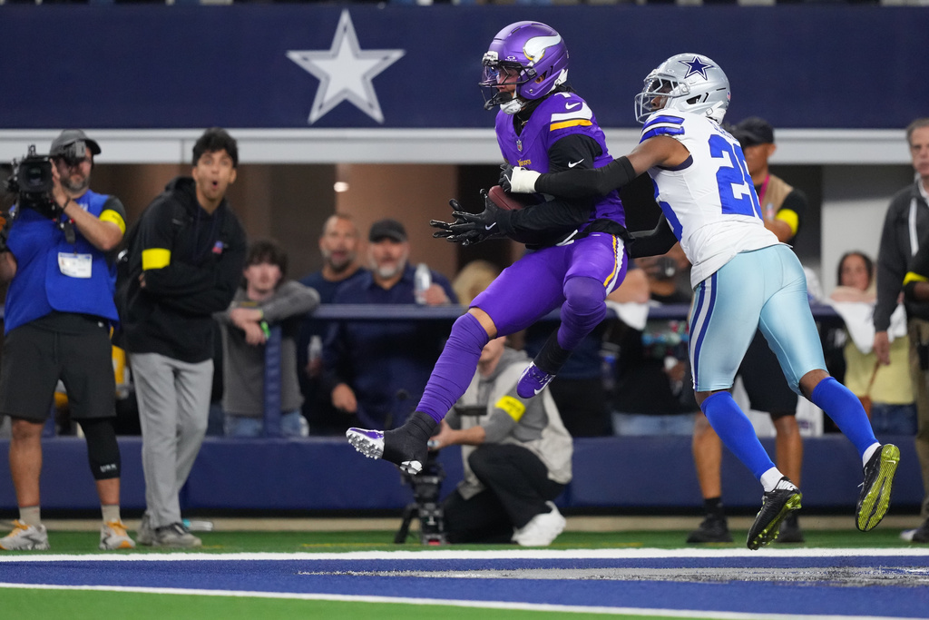Minnesota Vikings wide receiver Jalen Nailor makes a catch in the end zone for a touchdown as Dallas Cowboys cornerback Daron Bland defends during the first half of an NFL football game Sunday, Dec. 14, 2025, in Arlington, Texas. (AP Photo/Julio Cortez)