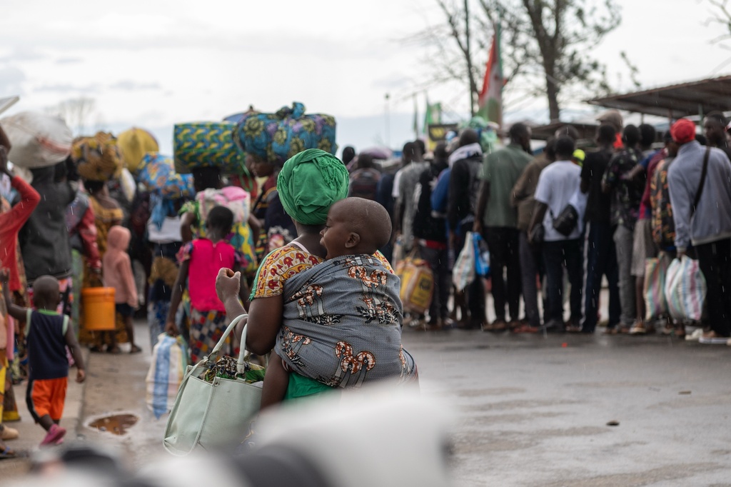Burundian citizens who work in Uvira, Democratic Republic of the Congo, and could not cross back into their home country due to fighting, cross the border into Burundi, Sunday, Dec. 14, 2025. (AP Photo/Moses Sawasawa)