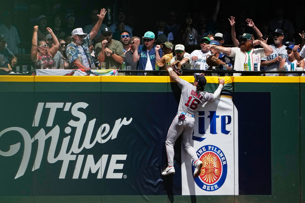 Boston Red Sox left fielder Jarren Duran can't get to the solo home run from Seattle Mariners' Dominic Canzone during the second inning of a baseball game, Sunday, June 21, 2026, in Seattle. (AP Photo/Lindsey Wasson)