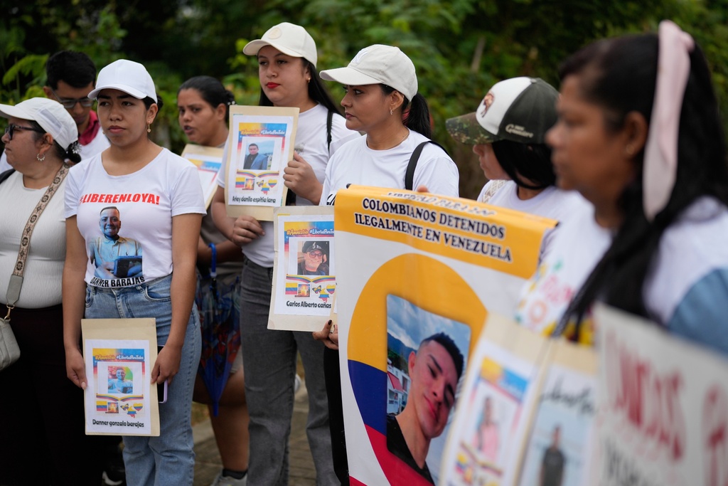 Relatives of Colombians imprisoned in Venezuela protest for the release of their loved ones near the Atanasio Girardot Binational Bridge, in Villa del Rosario, Colombia, Friday, March 13, 2026. (AP Photo/Fernando Vergara)