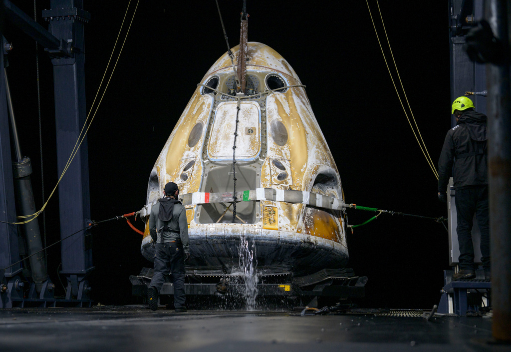 Support teams onboard the SpaceX recovery ship SHANNON work around the SpaceX Dragon Endeavour spacecraft shortly after it landed with NASA astronauts Zena Cardman, Mike Fincke, JAXA (Japan Aerospace Exploration Agency) astronaut Kimiya Yui, and Roscosmos cosmonaut Oleg Platonov aboard in the Pacific Ocean off the coast of Long Beach, Calif., Thursday, Jan. 15, 2026. (NASA via AP)