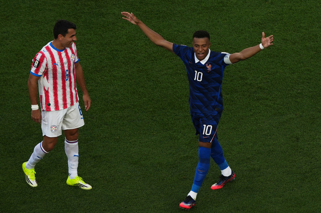 France's Kylian Mbappe, right, celebrates after scoring the opening goal from the penalty spot against Paraguay during the World Cup round of 16 soccer match in Philadelphia, Saturday, July 4, 2026. (AP Photo/Matt Rourke)