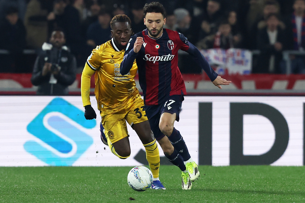 Bologna's Joao Mario, right, and Udinese's Jordan Zemura in action during the Serie A soccer match between Bologna and Udinese in Bologna, Italy, Monday Feb. 23, 2026. (Gianni Santandrea/LaPresse via AP)