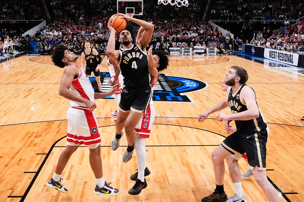 FILE - Purdue forward Trey Kaufman-Renn (4) drives to the basket during the first half in the Elite Eight of the NCAA college basketball tournament against Arizona, March 28, 2026, in San Jose, Calif. (AP Photo/Godofredo A. V&aacute;squez, File)