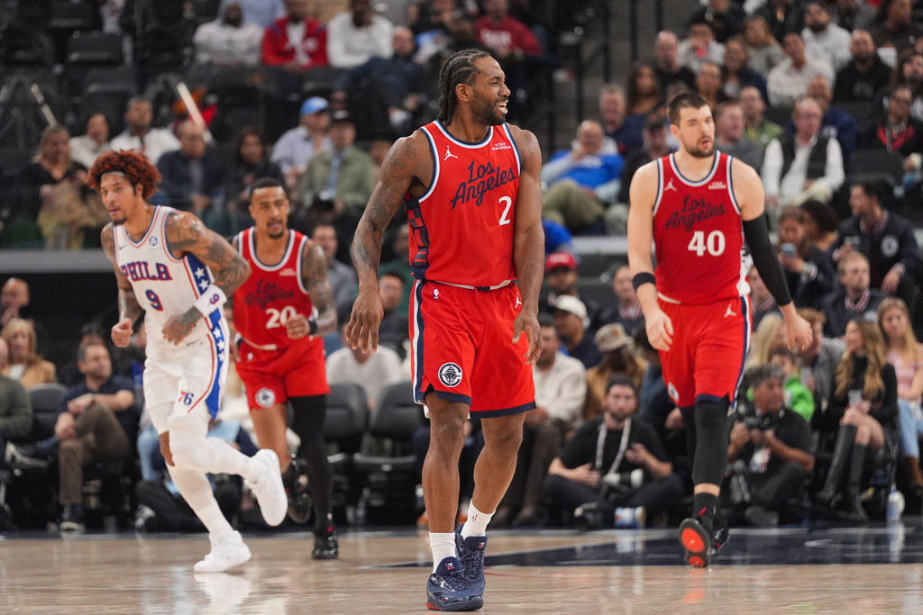 Los Angeles Clippers forward Kawhi Leonard (2) reacts to a play during the first half of an NBA basketball game against the Philadelphia 76ers Monday, Feb. 2, 2026, in Inglewood, Calif. (AP Photo/Jae C. Hong)