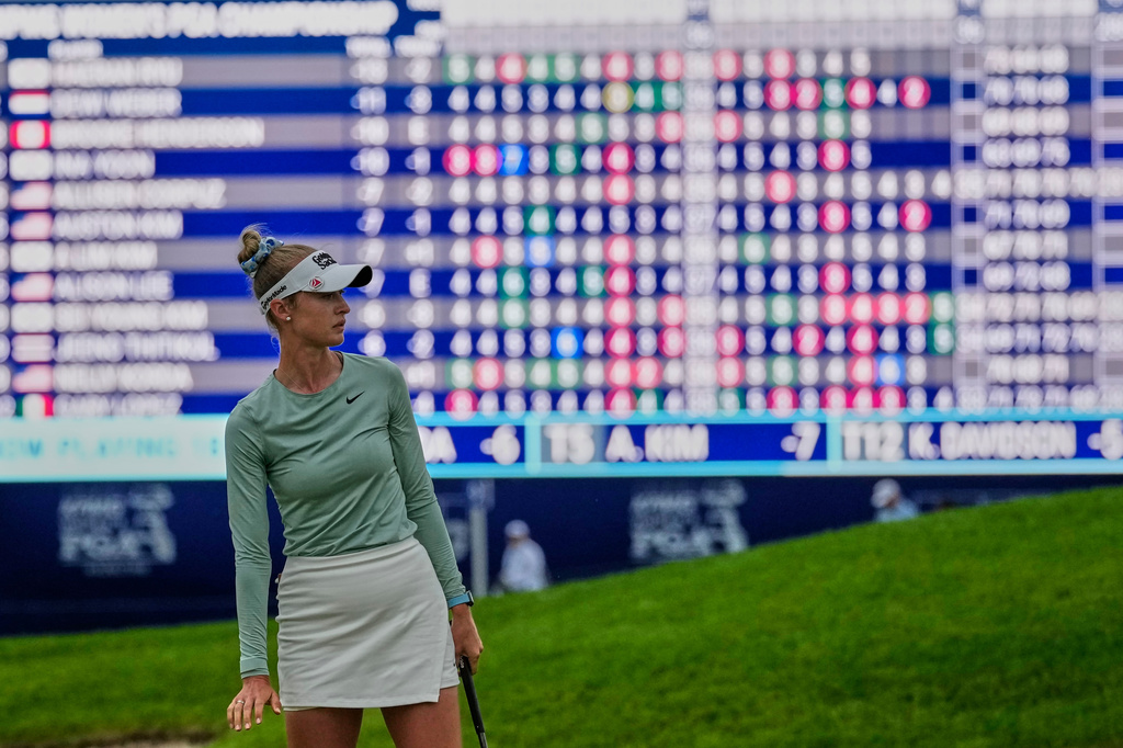 Nelly Korda watches her putt on the 18th hole during the final round of the Women's PGA Championship golf tournament at Hazeltine National Golf Club, Sunday, June 28, 2026, in Chaska, Minn. (AP Photo/Chris Carlson)