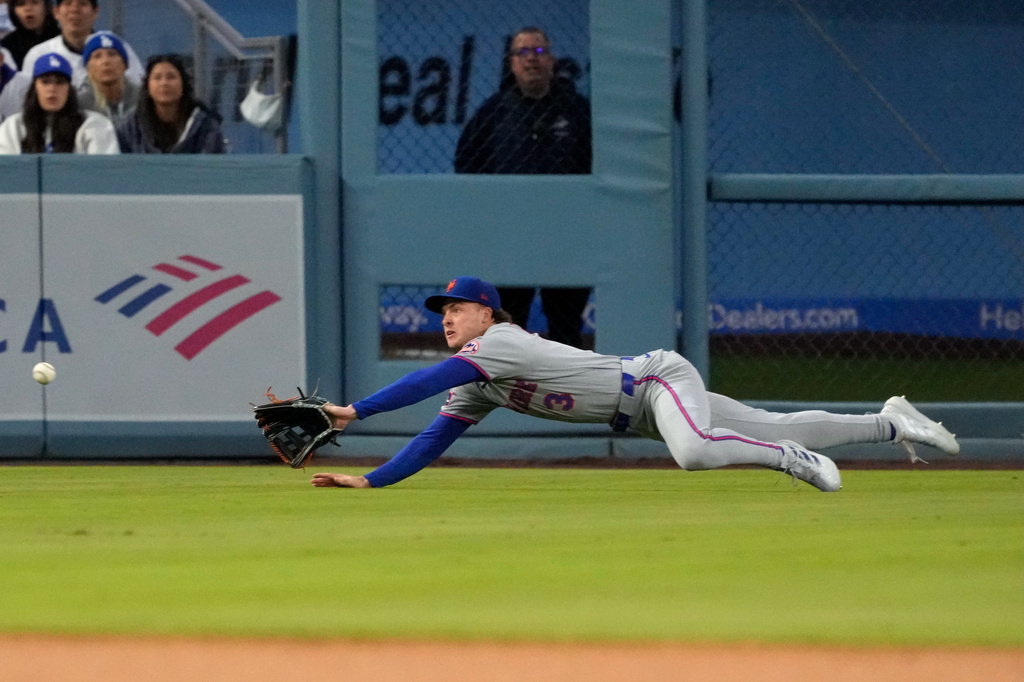 New York Mets left fielder Carson Benge can't get to a ball hit for a double by Los Angeles Dodgers' Will Smith during the first inning of a baseball game Tuesday, April 14, 2026, in Los Angeles. (AP Photo/Mark J. Terrill)