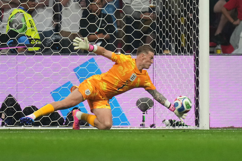 England goalkeeper Jordan Pickford saves a shot from Mexico's Raul Jimenez during the World Cup round of 16 soccer match between Mexico and England in Mexico City, Sunday, July 5, 2026. (AP Photo/Silvia Izquierdo)