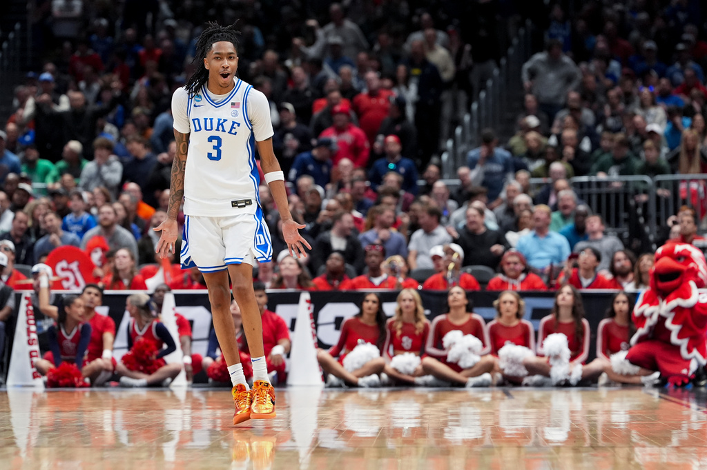 Duke guard Isaiah Evans (3) reacts to a three pointer against St. John's during the second half in the Sweet 16 of the NCAA college basketball tournament, Friday, March 27, 2026, in Washington. (AP Photo/Stephanie Scarbrough)