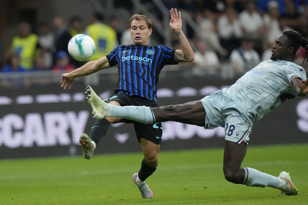 Inter Milan's Nicolo Barella challenges for the ball with Udinese's Adam Buksa during a Serie A soccer match between Inter Milan and Udinese at the San Siro stadium in Milan, Italy, Sunday, Aug.31, 2025. (AP Photo/Luca Bruno)