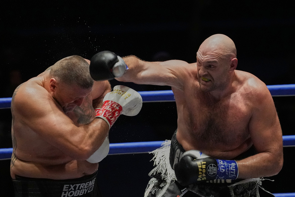 Tyson Fury, of England, right, and Mariusz Wach of Poland, battle during a heavyweight charity bout at Max Muay Thai Stadium in Pattaya, Thailand, Friday, July 24, 2026. (AP Photo/Sakchai Lalit)