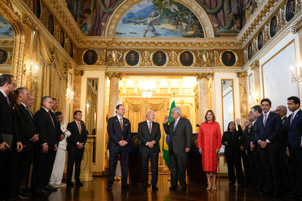 Panamanian President Jose Raul Mulino gestures to Brazilian President Luiz Inacio Lula da Silva, center, before Lula's decoration ceremony at the presidential palace in Panama City, Wednesday, Jan. 28, 2026. (AP Photo/Matias Delacroix)