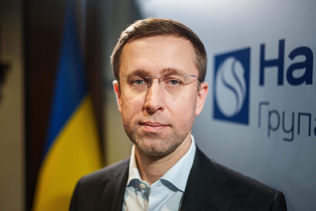 Serhii Koretskyi, Naftogaz's CEO stands at his office in Kyiv, Ukraine, on Friday, Nov. 21, 2025. (AP Photo/Evgeniy Maloletka)