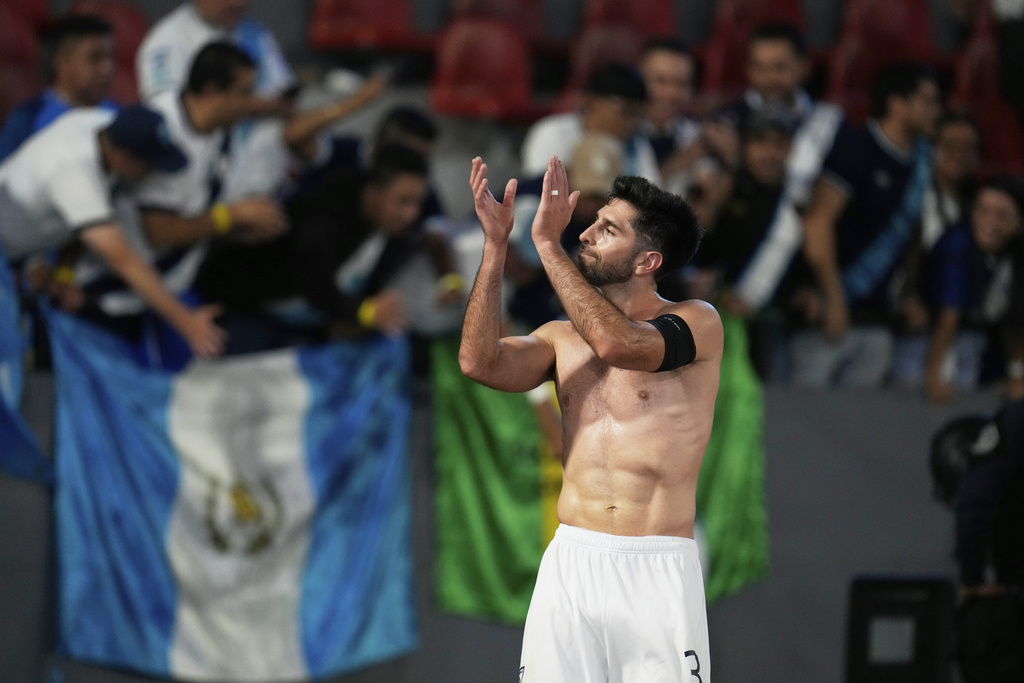 Guatemala's Nicolas Samayoa applauds fans at the end of a World Cup 2026 qualifying soccer match against Panama at Rommel Fernandez stadium in Panama City, Monday, Sept. 8, 2025. (AP Photo/Matias Delacroix)