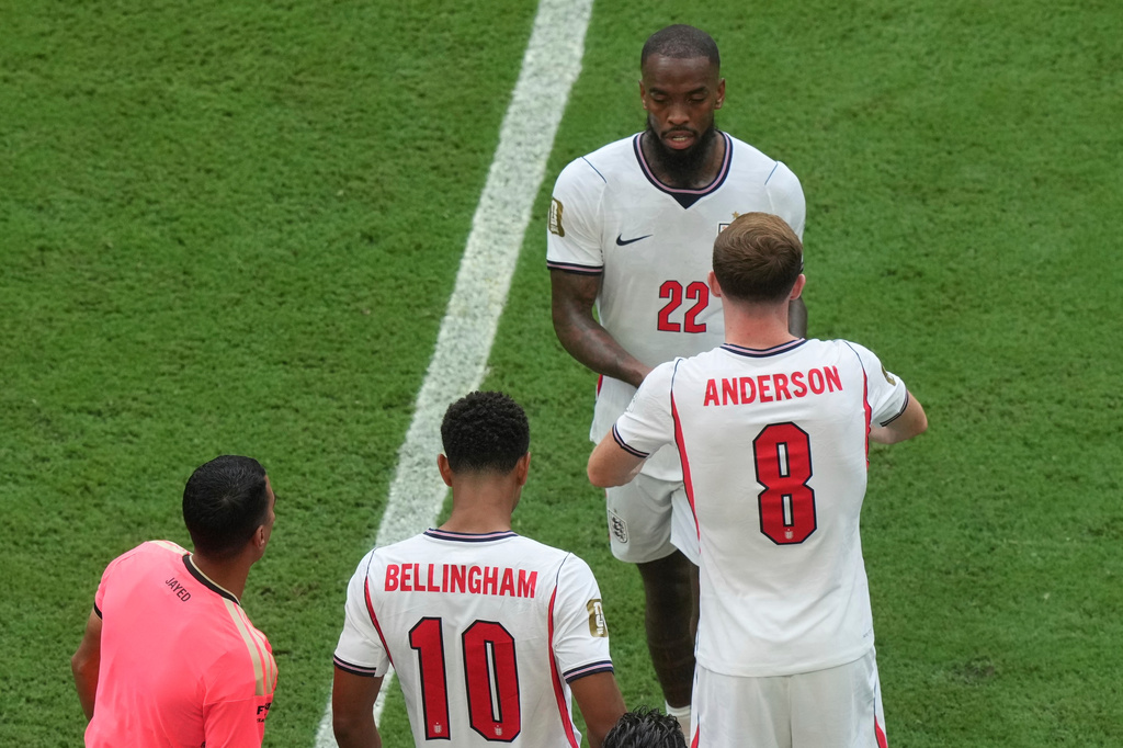 England's Elliot Anderson (8) replaces Ivan Toney (22) during the World Cup third-place playoff soccer match between France and England in Miami Gardens, Fla., Saturday, July 18, 2026. (AP Photo/Marta Lavandier)