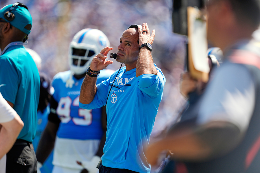 Tennessee Titans head coach Robert Saleh works on the sideline during the first half of an NFL football game against the New York Jets, Sunday, Sept. 13, 2026, in Nashville, Tenn. (AP Photo/George Walker IV)