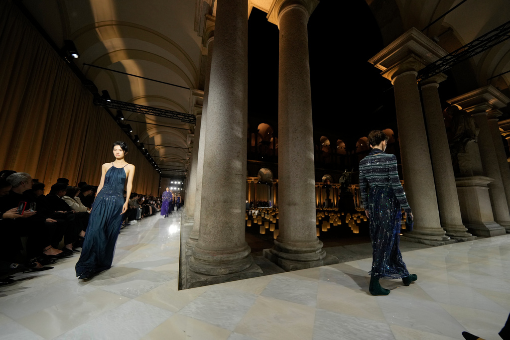 Models wear creations as part of the Giorgio Armani Spring/Summer 2026 collection show in Milan, Italy, Sunday, Sept. 28, 2025. (AP Photo/Luca Bruno)