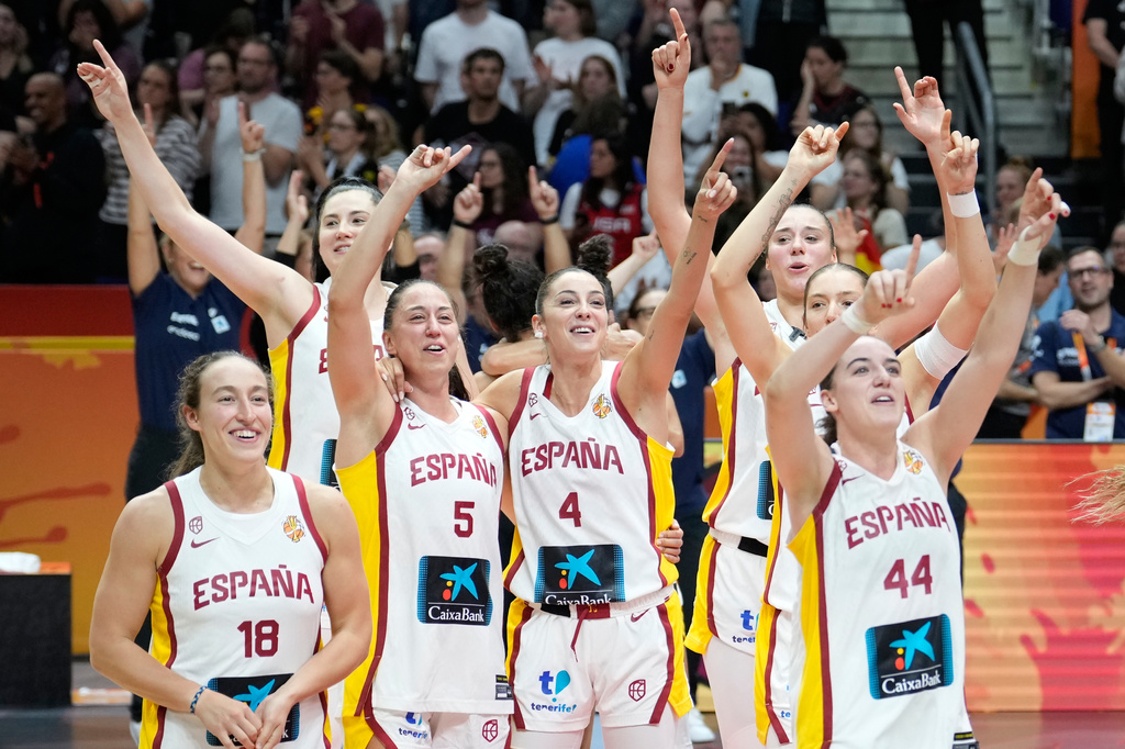 Spanish players celebrate after the Women's Basketball World Cup third-place match between the Germany and Spain in Berlin, Sunday, Sept. 13, 2026. (AP Photo/Ebrahim Noroozi)