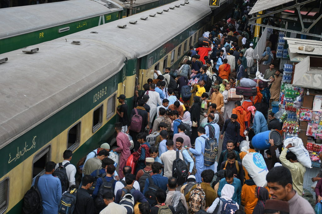People wait for passenger trains to return home to celebrate the upcoming Eid al-Fitr holidays, marking the end of the Islamic holy fasting month of Ramadan at a railway station, in Karachi, Pakistan, Tuesday, March 17, 2026. (AP Photo/Ali Raza)