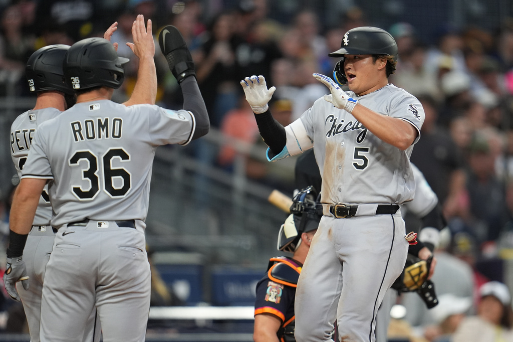 Chicago White Sox's Munetaka Murakami, right, celebrates his three-run home run with teammates Drew Romo (36) and Tristan Peters, left, during the second inning of a baseball game against the San Diego Padres Friday, May 1, 2026, in San Diego. (AP Photo/Gregory Bull)