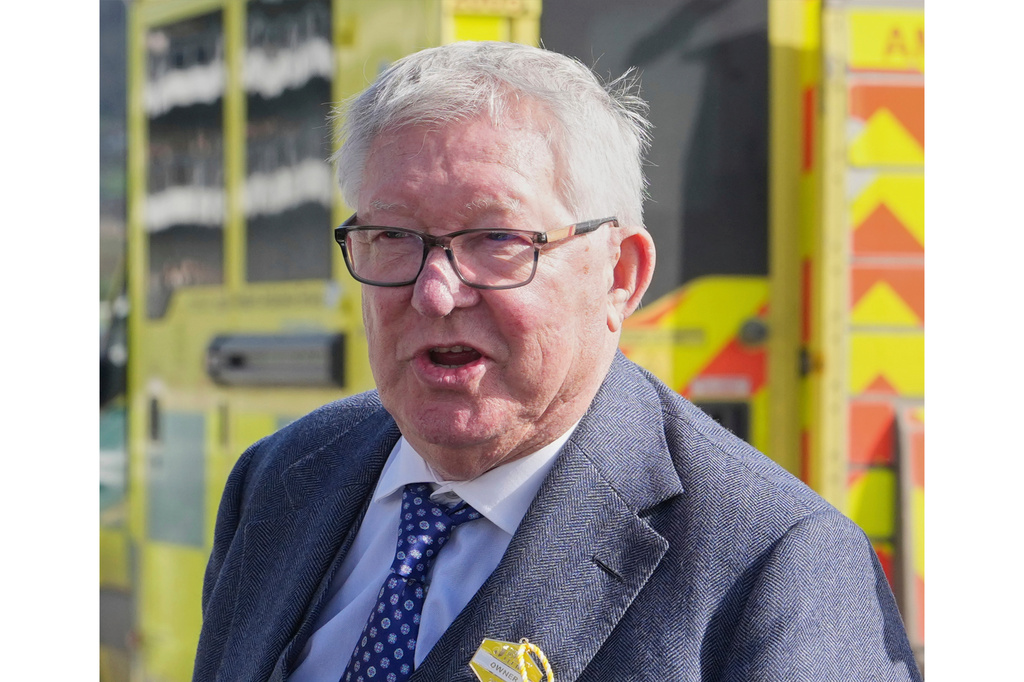 FILE - Former Manchester United soccer manager Alex Ferguson arrives on day four of the 2026 Cheltenham Festival in Cheltenham, England, March 13, 2026. (AP Photo/Dave Shopland, file)