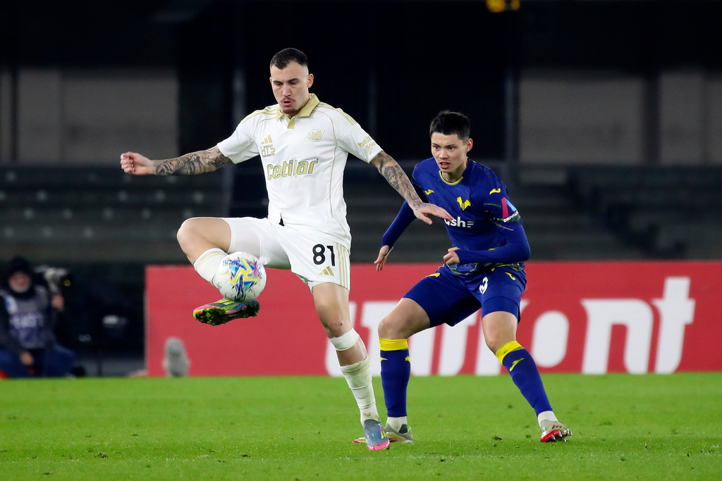 Pisa's Filip Stojilkovic, left, controls the ball as Verona's Tobias Slotsager defends during the Serie A soccer match between Hellas Verona and Pisa, Friday, Feb. 6 , 2026, in Verona, Italy. (Paola Garbuio/LaPresse via AP)