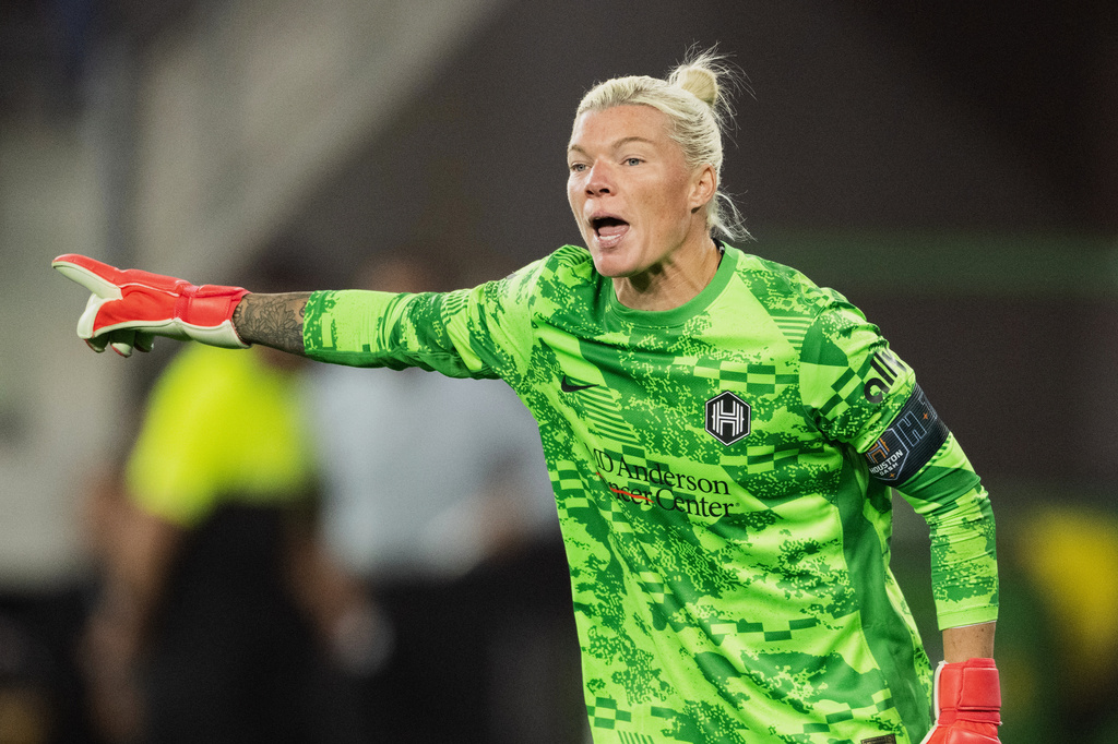 FILE - Houston Dash goalkeeper Jane Campbell (1) gestures during an NWSL soccer match against the Angel City FC, Friday, March 27, 2026, in Los Angeles. (AP Photo/Kyusung Gong, File)